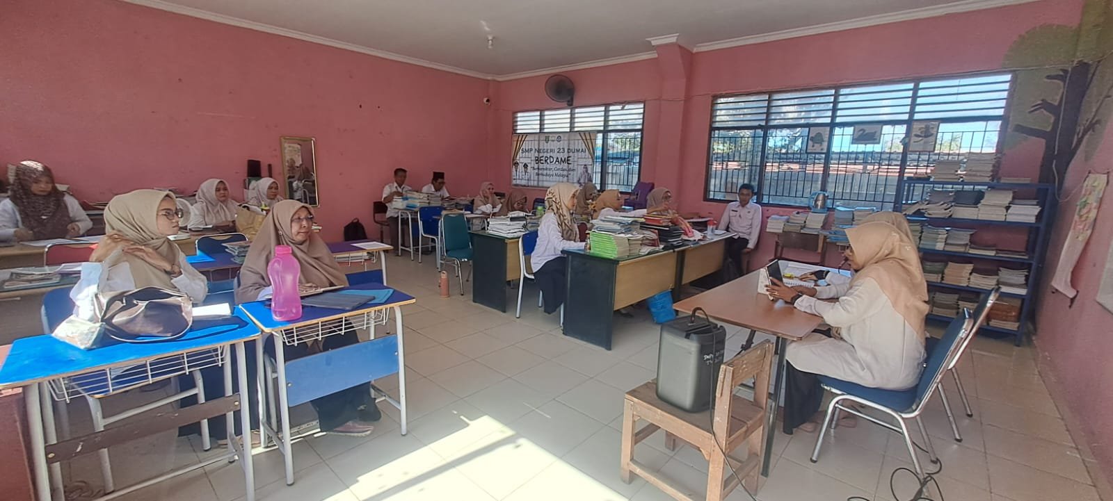 Mutu pendidikan adalah cermin profesionalisme kita. Mari bersatu mewujudkan SMPN 23 Dumai yang berkualitas dan berintegritas